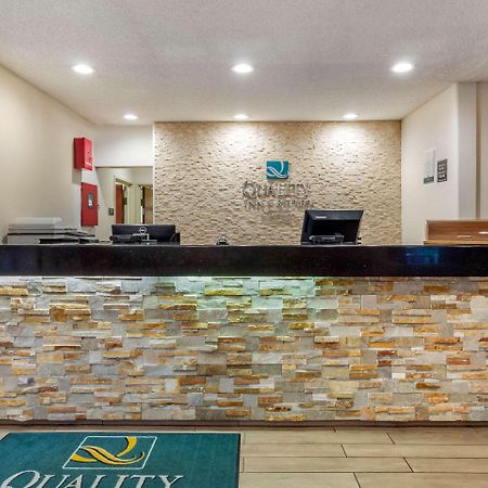 Quality Inn & Suites Lakewood - Denver Southwest Bagian luar foto