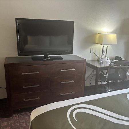 Quality Inn & Suites Lakewood - Denver Southwest Bagian luar foto
