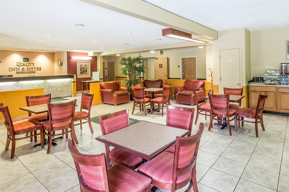 Quality Inn & Suites Lakewood - Denver Southwest Bagian luar foto
