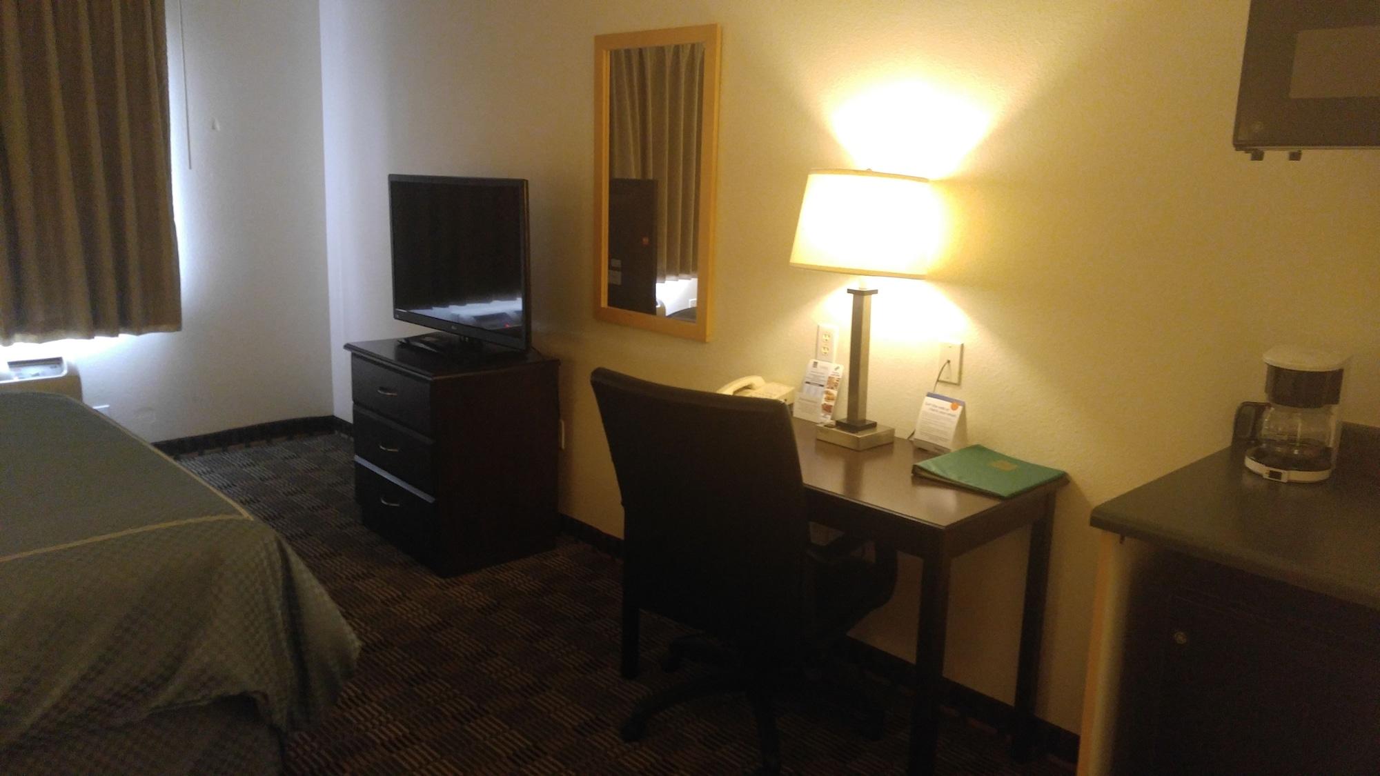 Quality Inn & Suites Lakewood - Denver Southwest Bagian luar foto