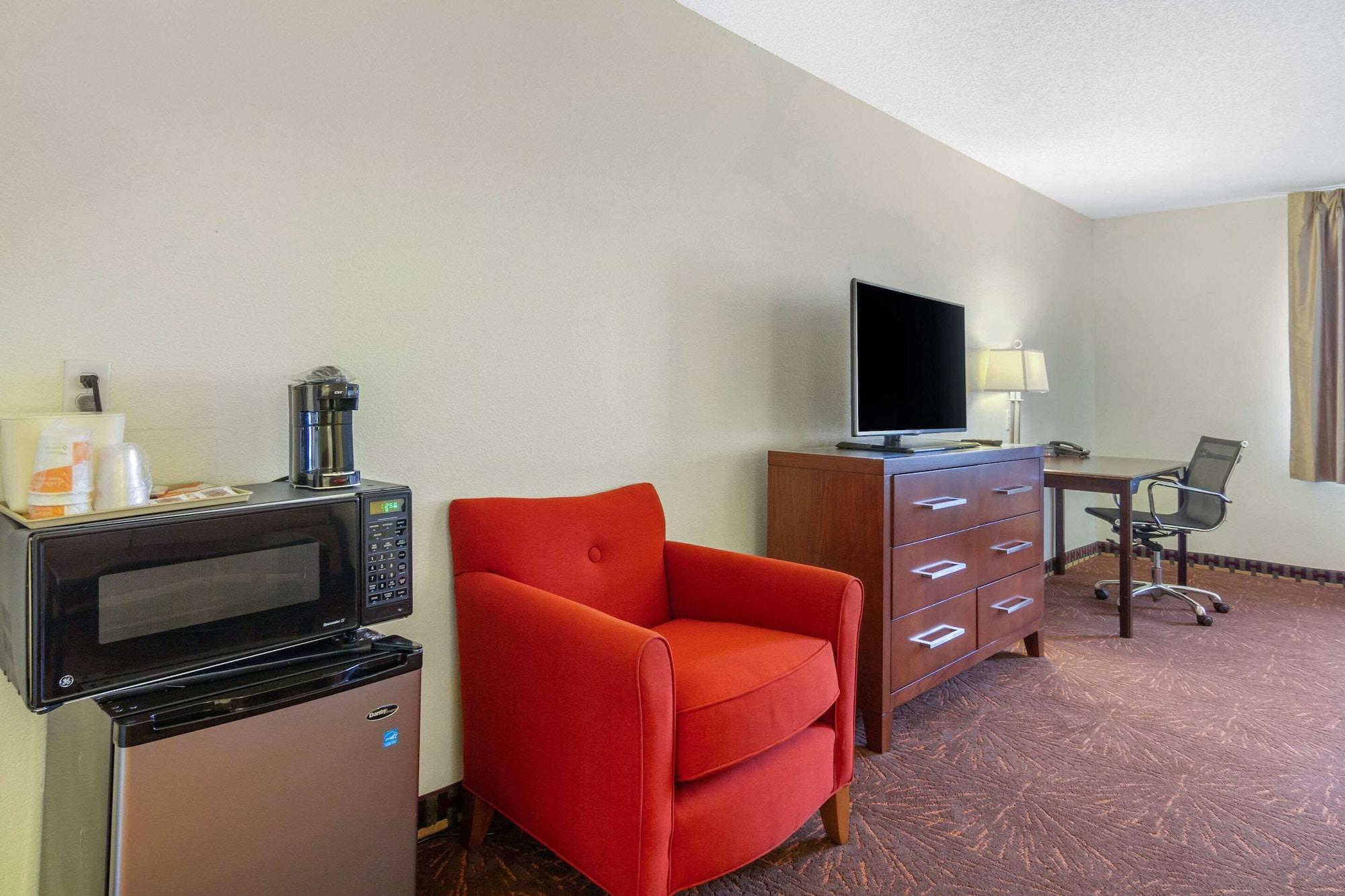 Quality Inn & Suites Lakewood - Denver Southwest Bagian luar foto