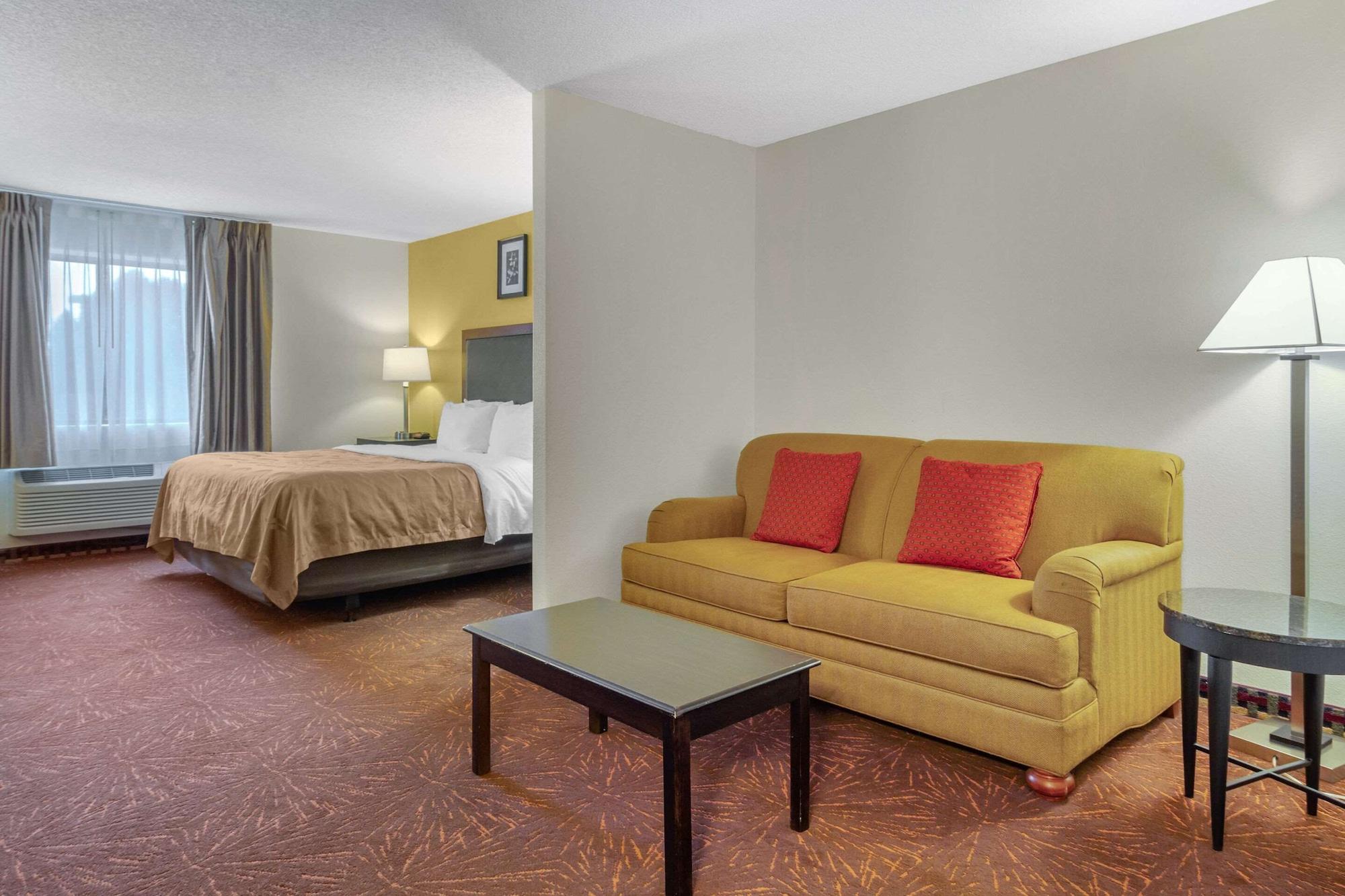 Quality Inn & Suites Lakewood - Denver Southwest Bagian luar foto
