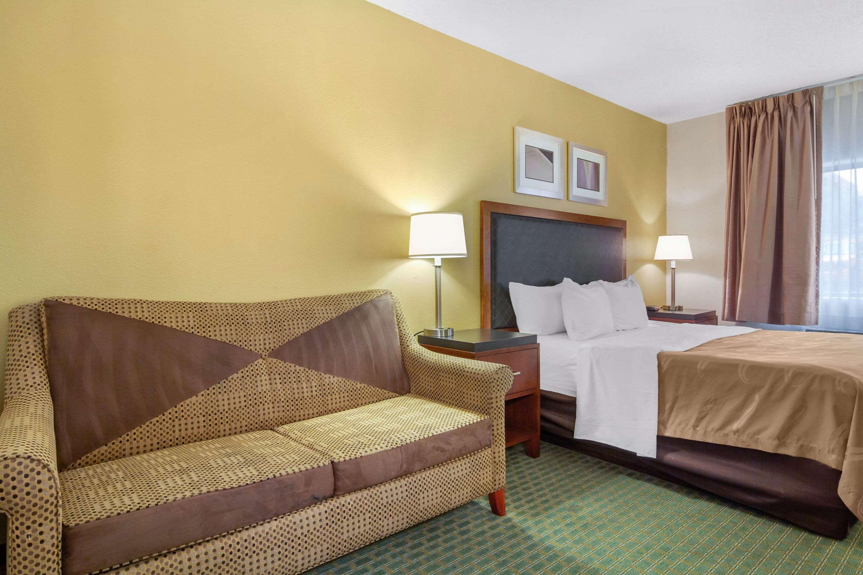 Quality Inn & Suites Lakewood - Denver Southwest Bagian luar foto