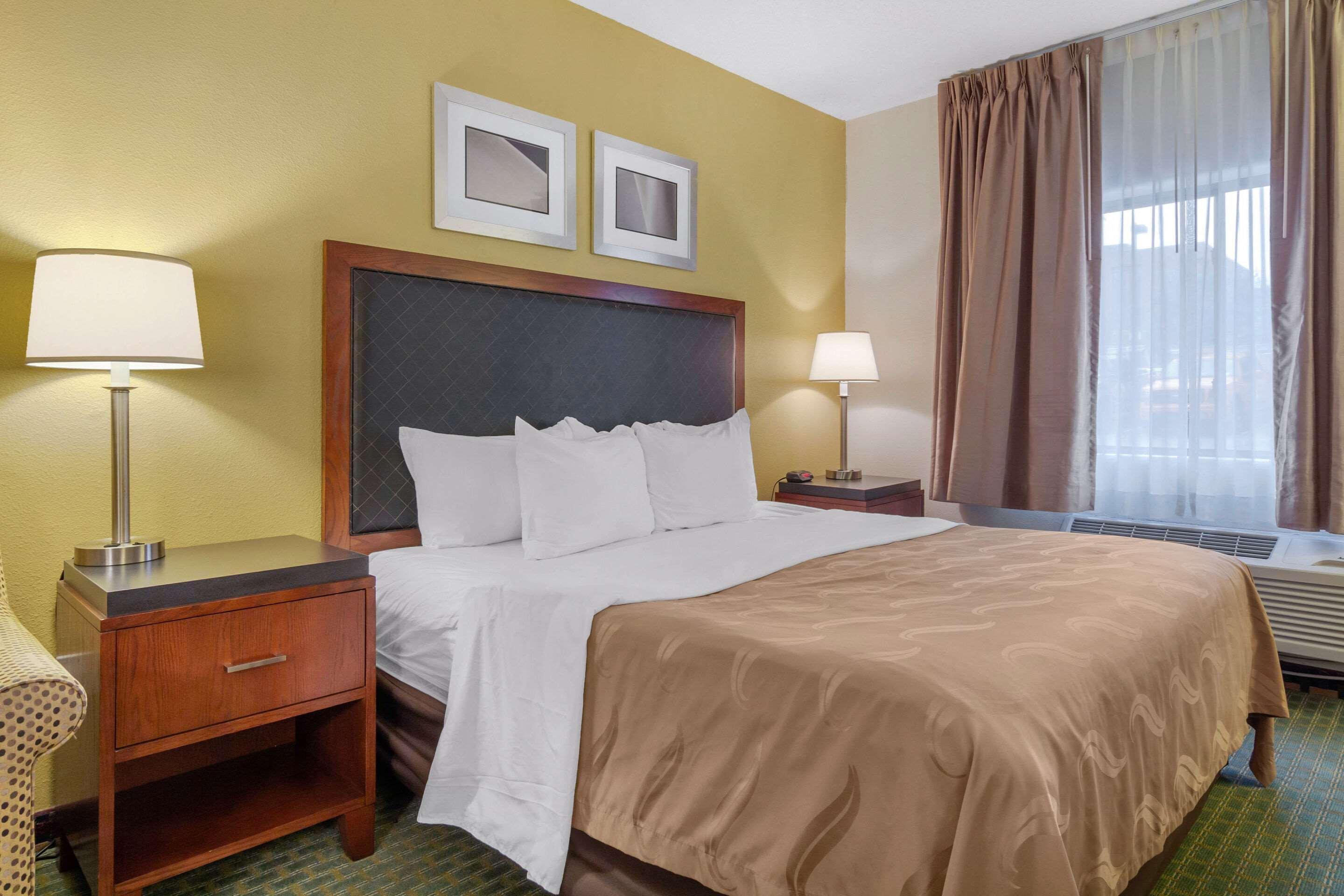 Quality Inn & Suites Lakewood - Denver Southwest Bagian luar foto