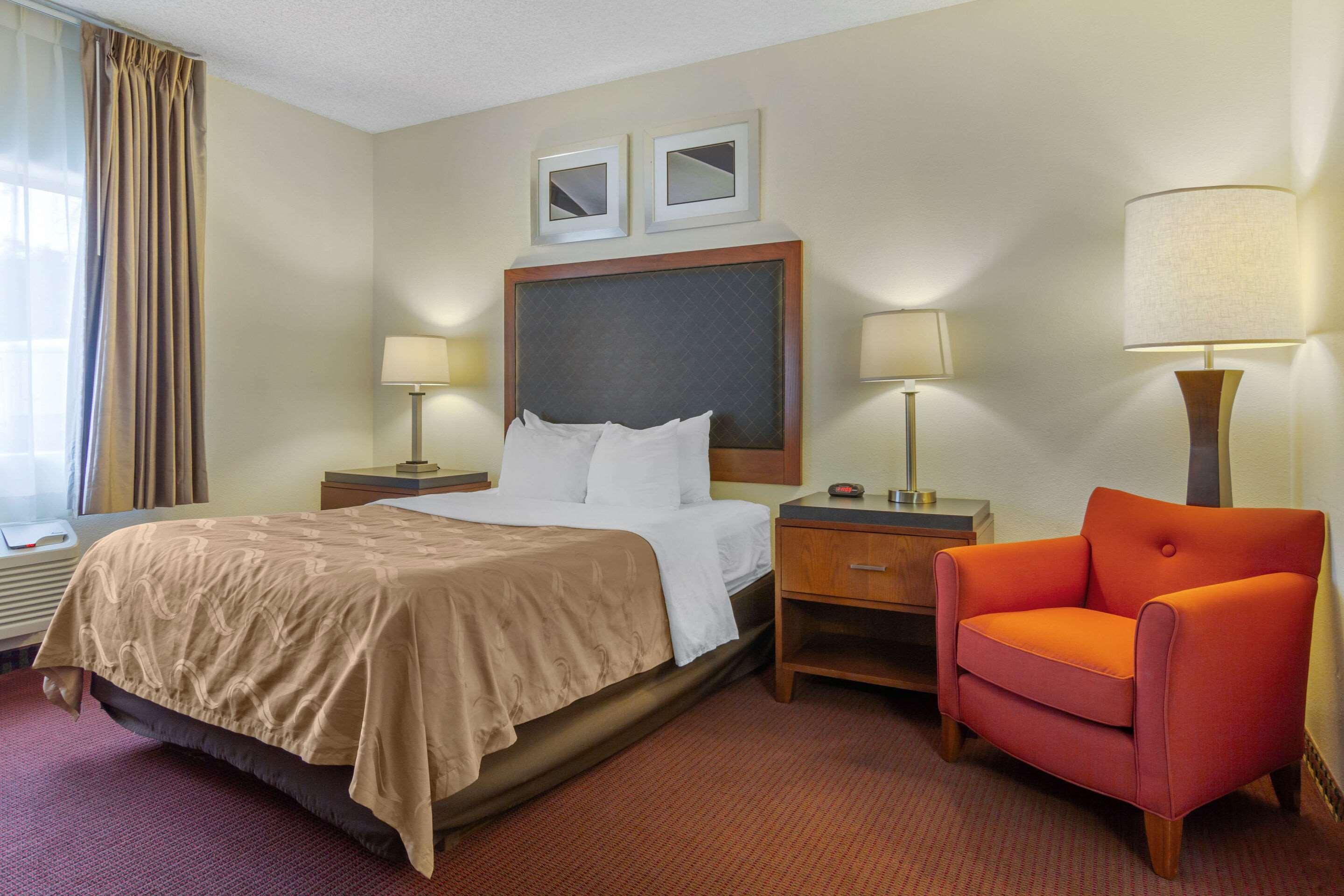 Quality Inn & Suites Lakewood - Denver Southwest Bagian luar foto