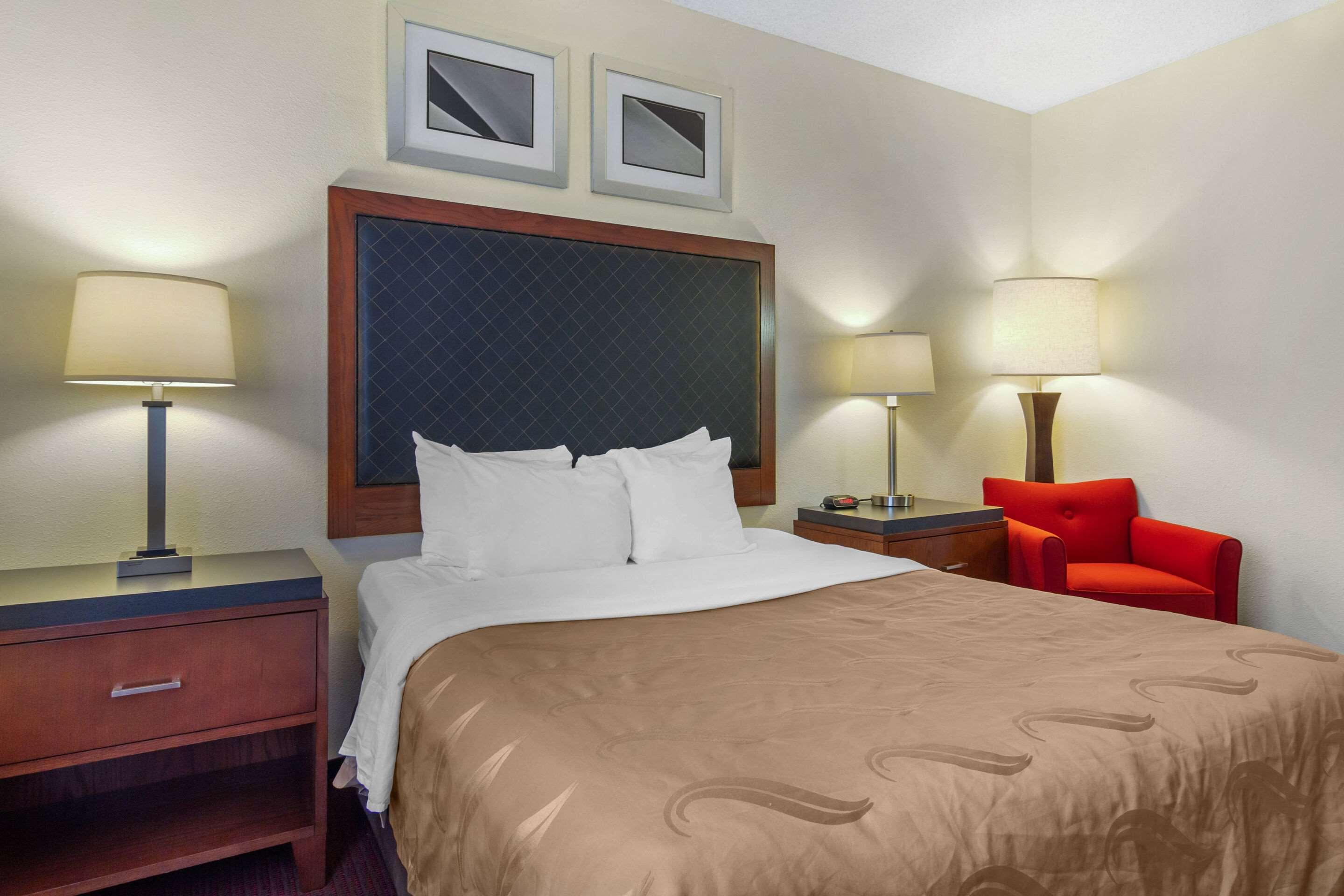 Quality Inn & Suites Lakewood - Denver Southwest Bagian luar foto