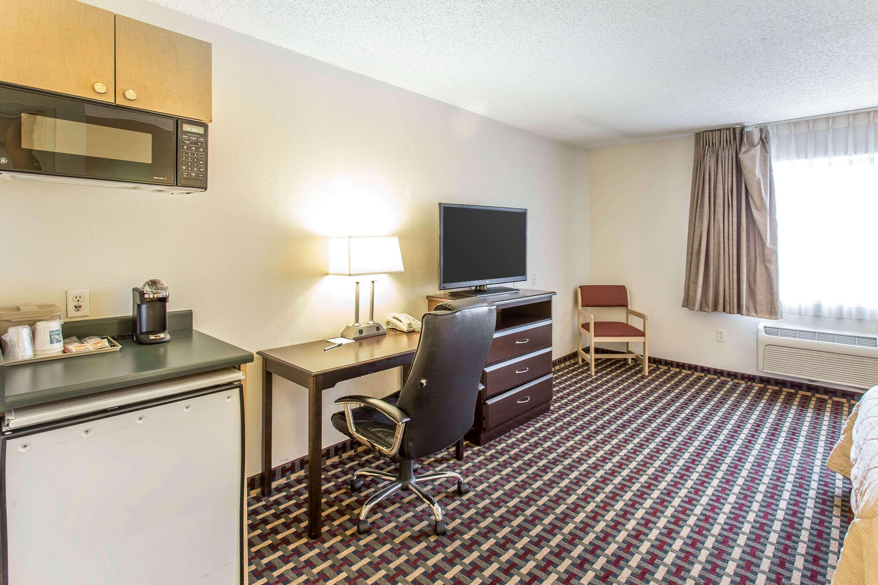 Quality Inn & Suites Lakewood - Denver Southwest Bagian luar foto