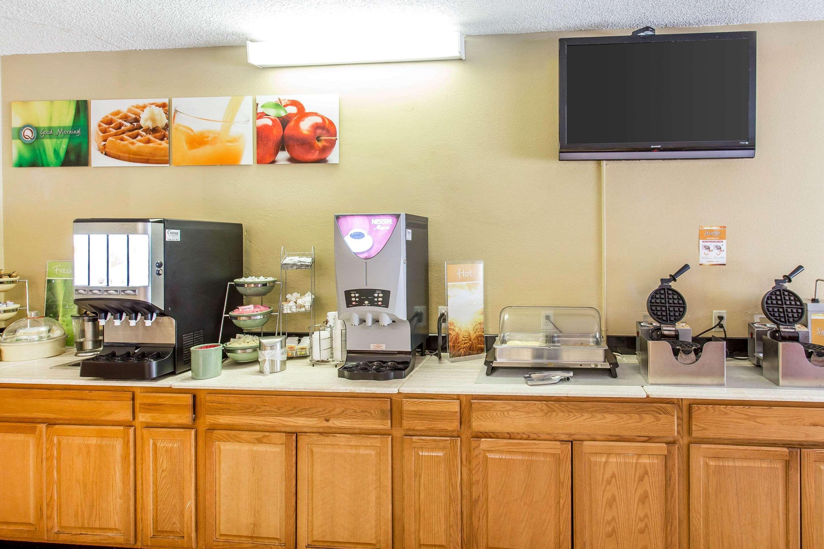 Quality Inn & Suites Lakewood - Denver Southwest Bagian luar foto