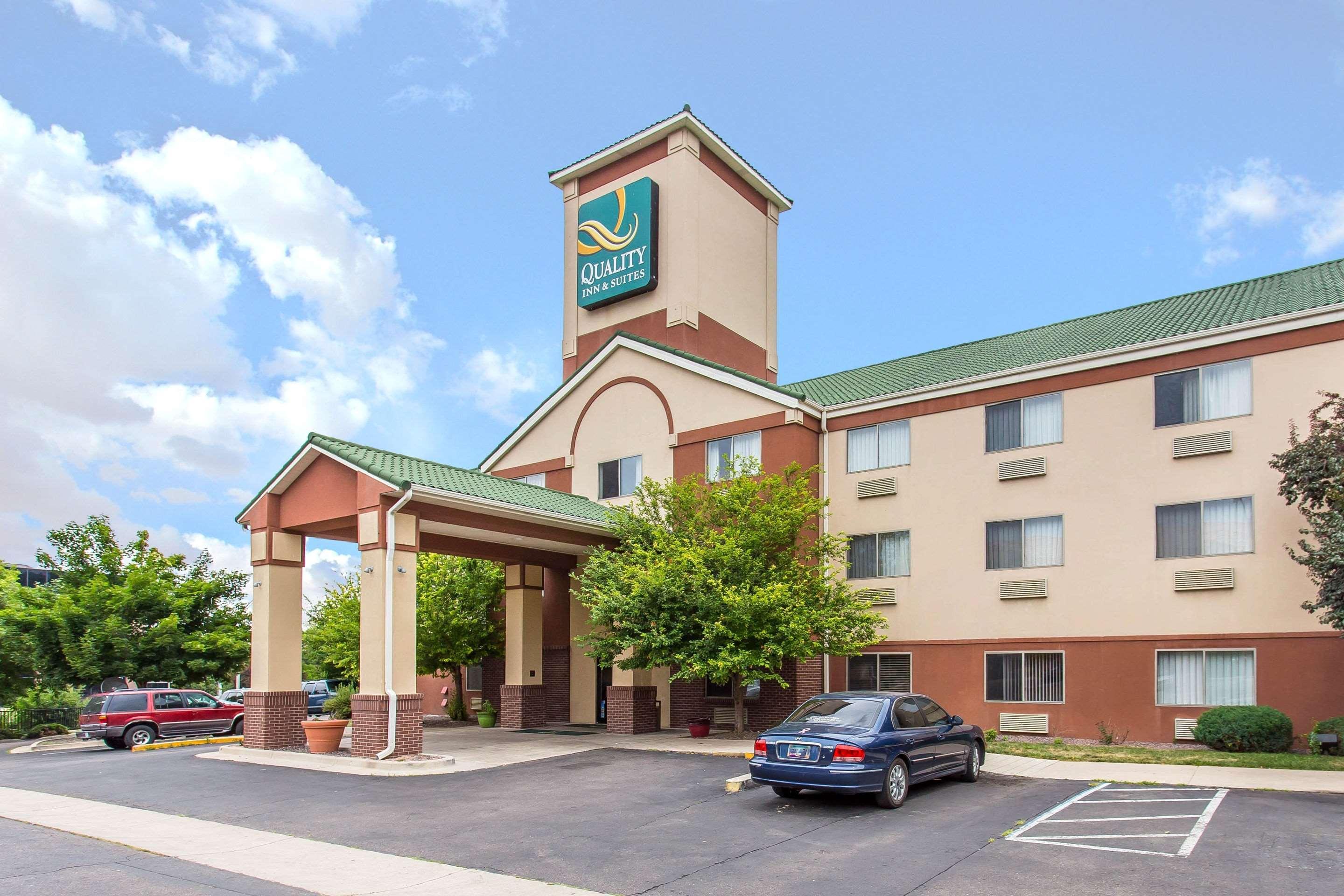 Quality Inn & Suites Lakewood - Denver Southwest Bagian luar foto