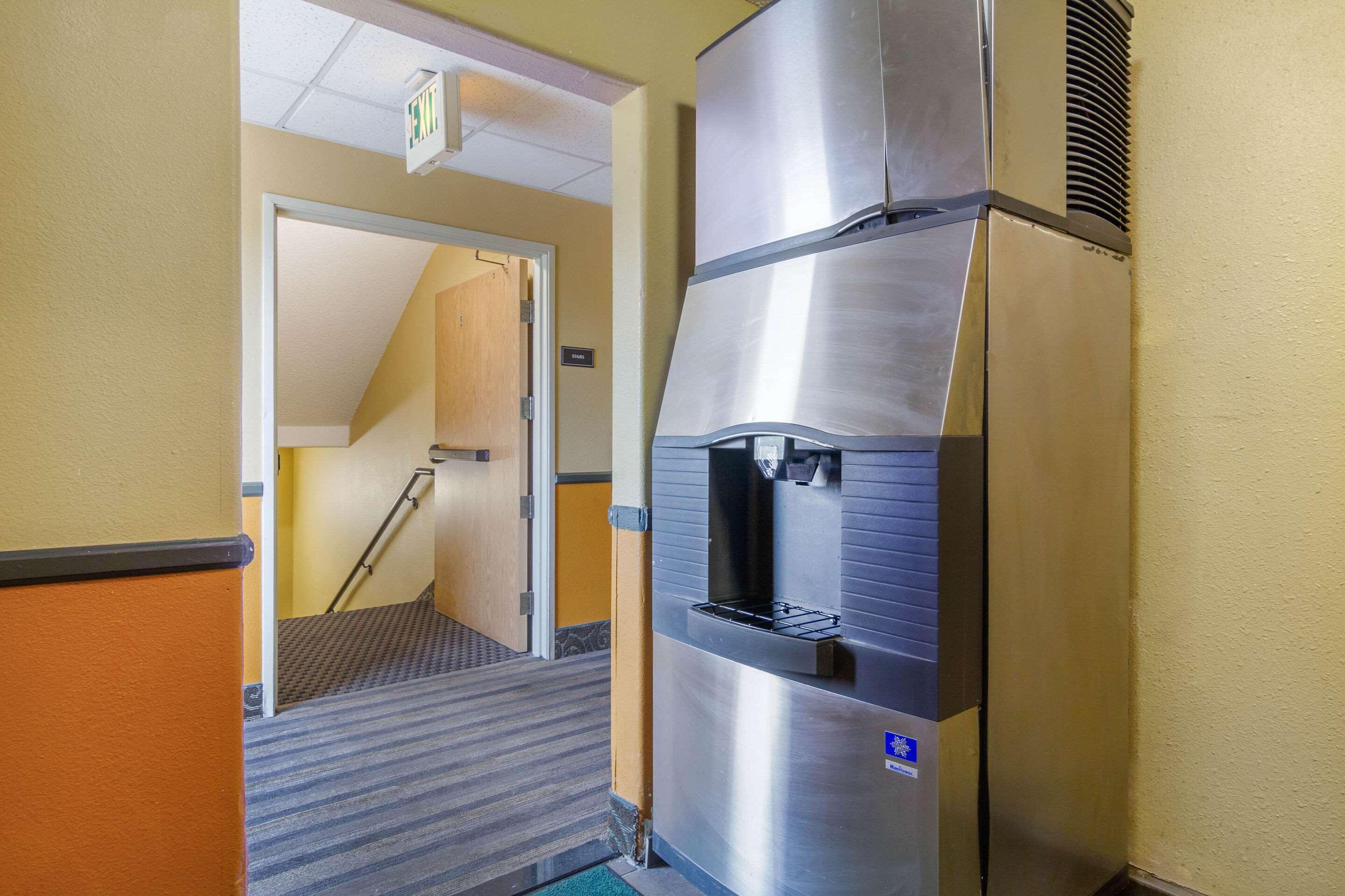 Quality Inn & Suites Lakewood - Denver Southwest Bagian luar foto
