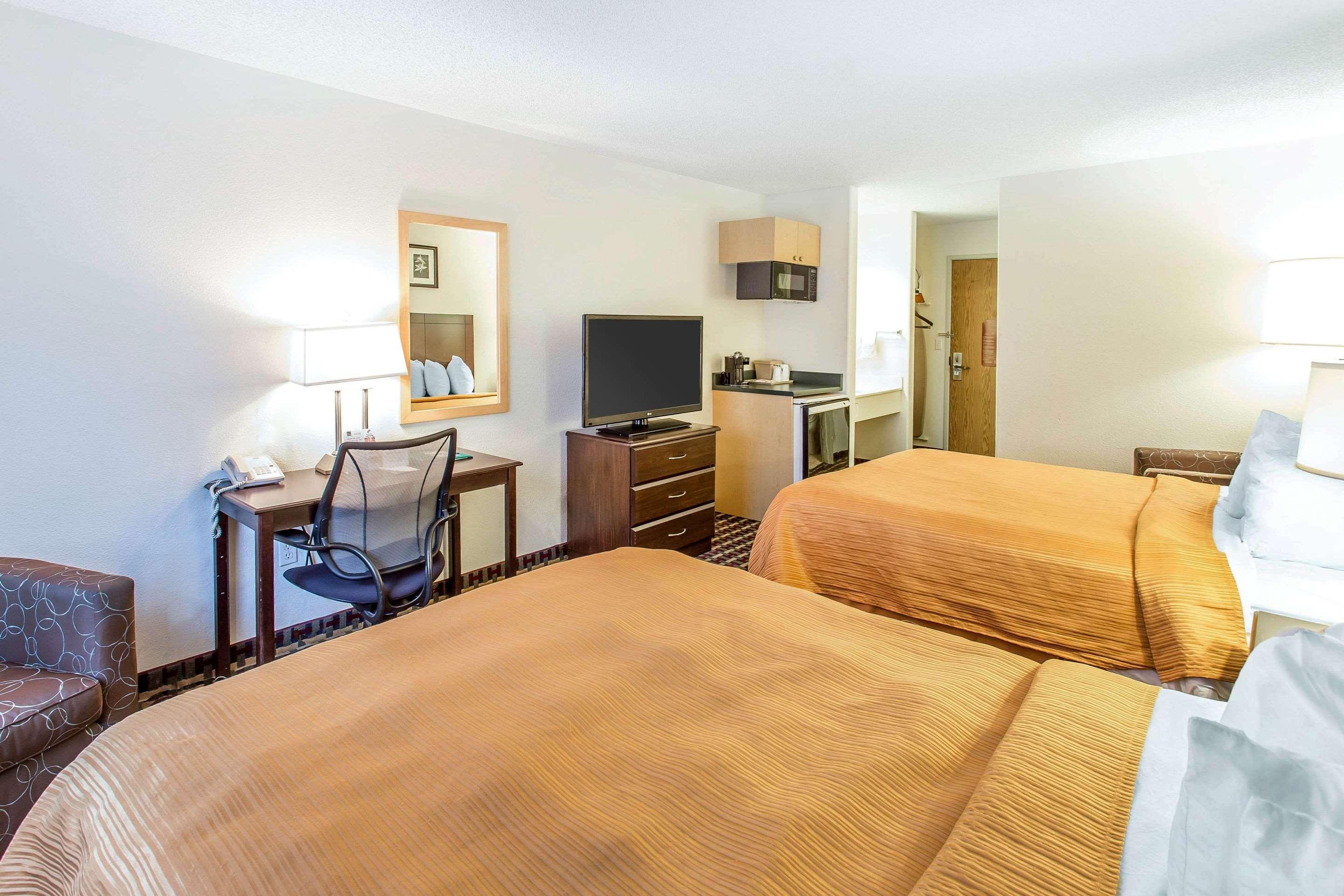 Quality Inn & Suites Lakewood - Denver Southwest Bagian luar foto