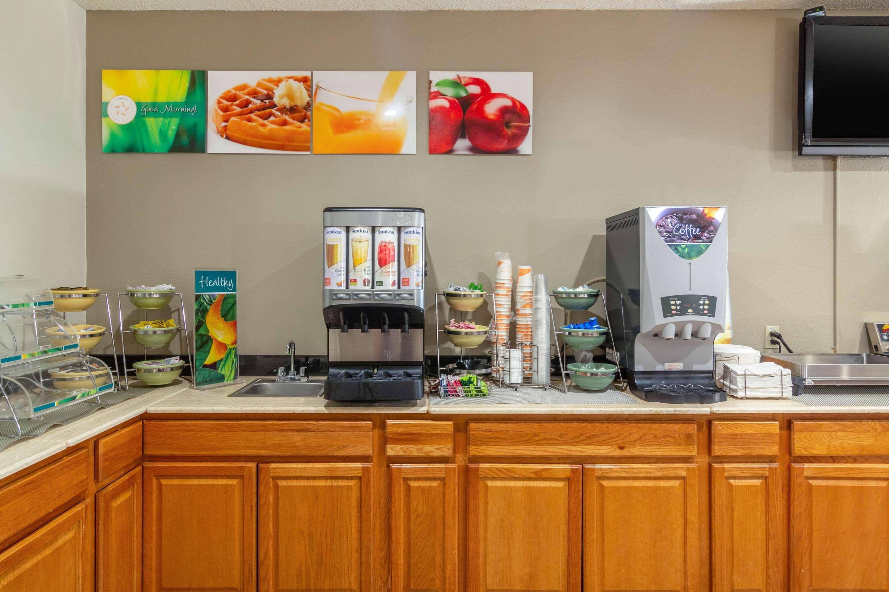 Quality Inn & Suites Lakewood - Denver Southwest Bagian luar foto