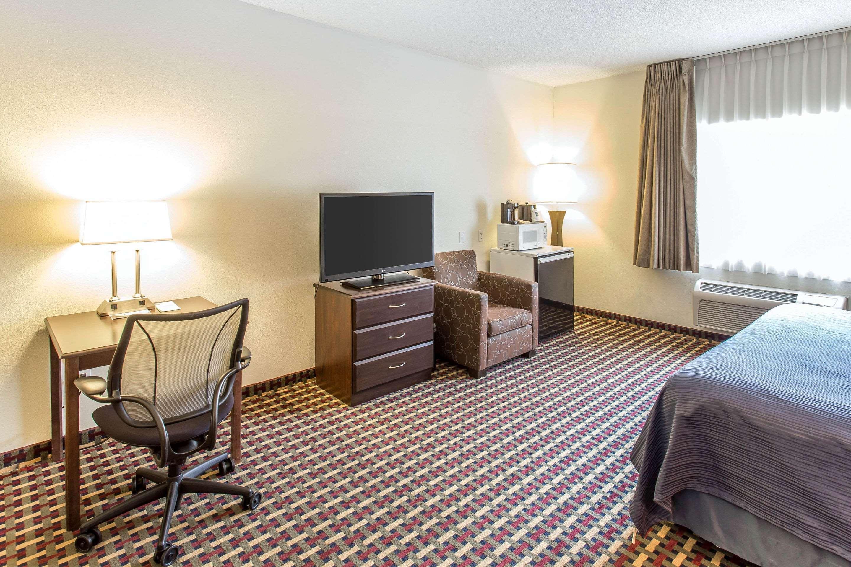 Quality Inn & Suites Lakewood - Denver Southwest Bagian luar foto