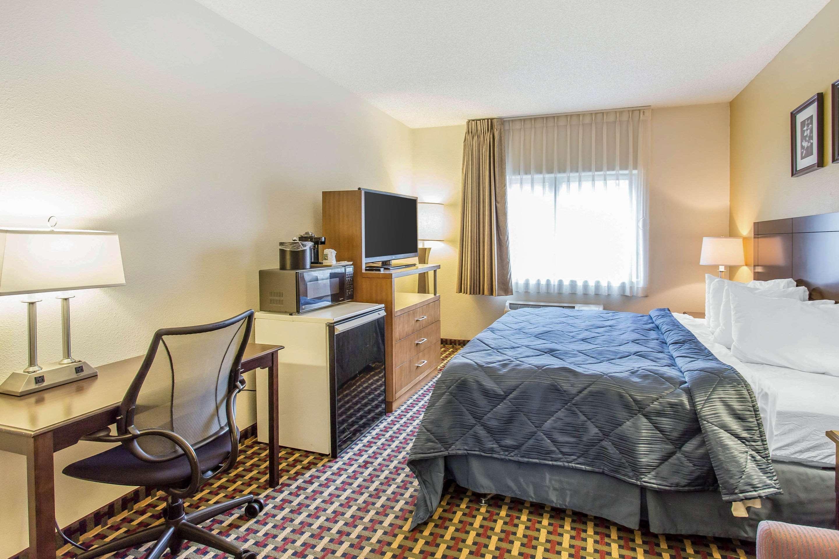 Quality Inn & Suites Lakewood - Denver Southwest Bagian luar foto