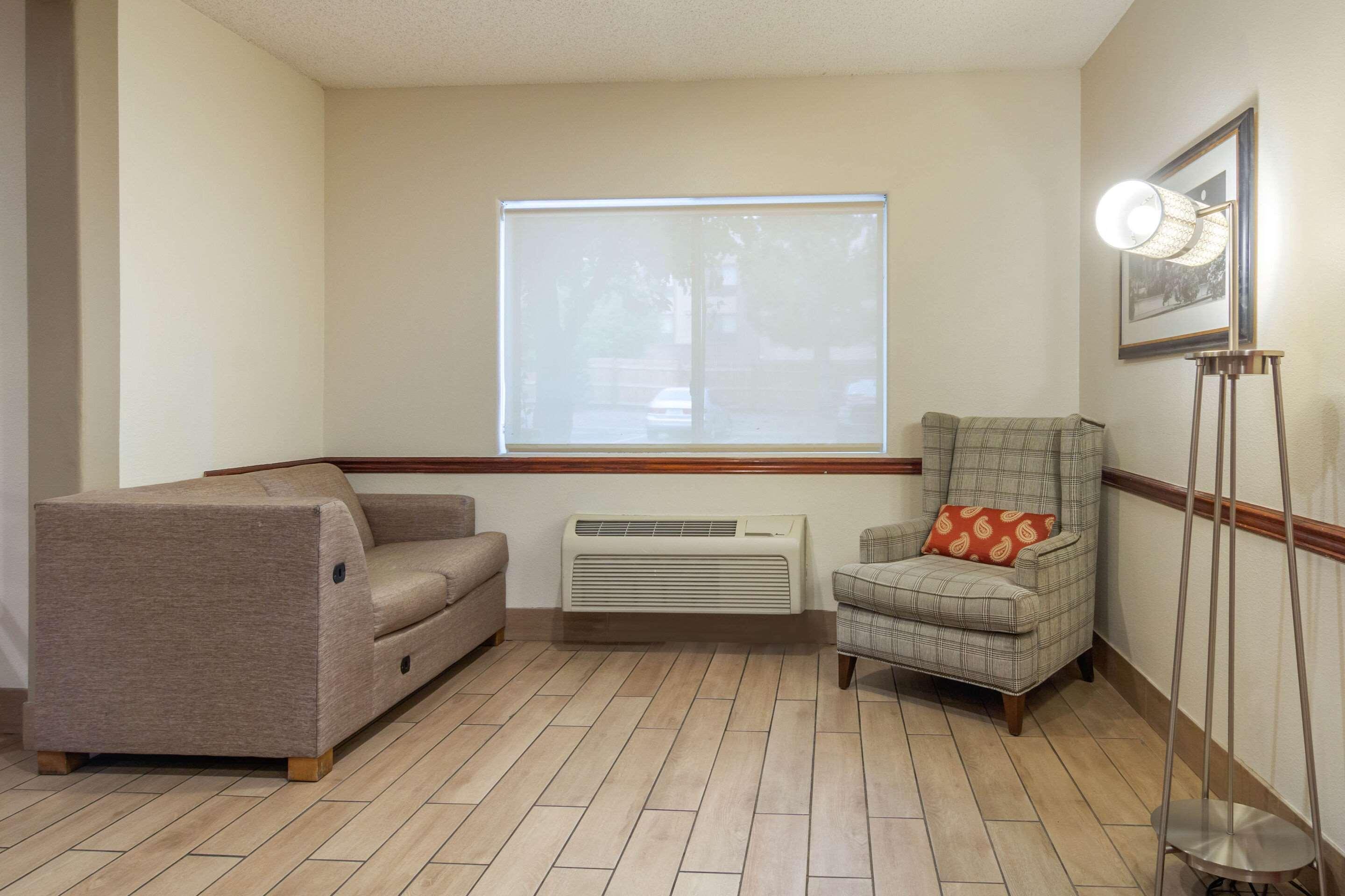 Quality Inn & Suites Lakewood - Denver Southwest Bagian luar foto