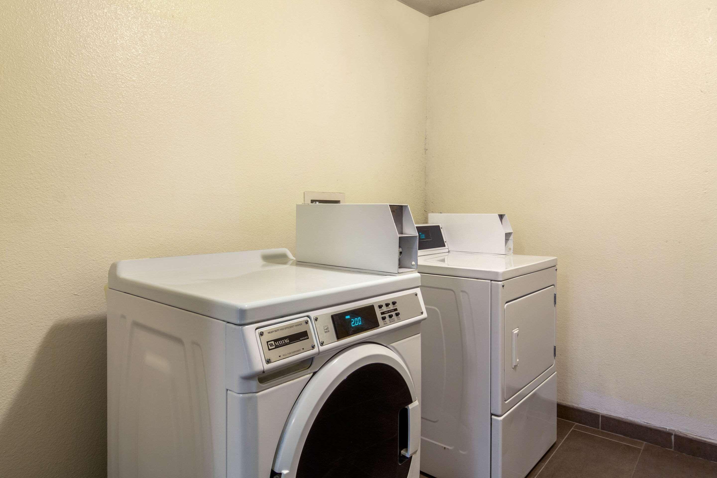 Quality Inn & Suites Lakewood - Denver Southwest Bagian luar foto