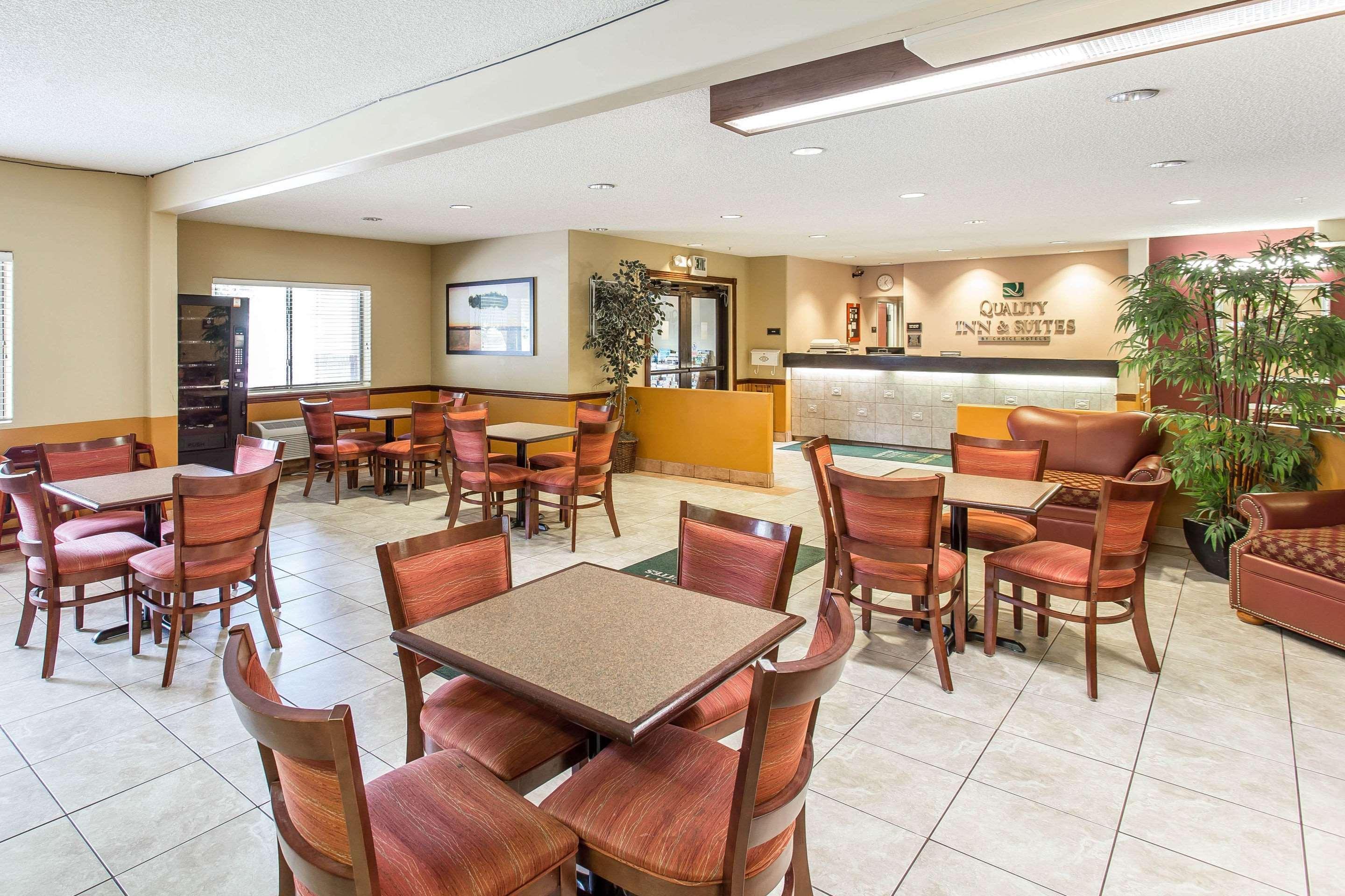 Quality Inn & Suites Lakewood - Denver Southwest Bagian luar foto
