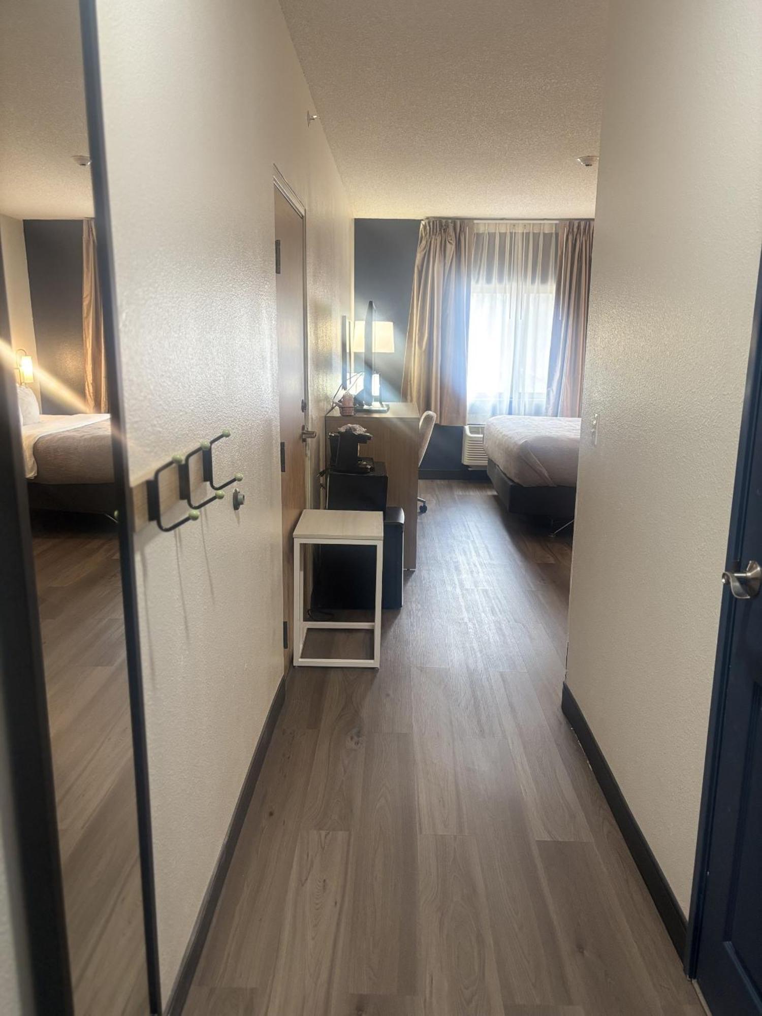 Quality Inn & Suites Lakewood - Denver Southwest Bagian luar foto