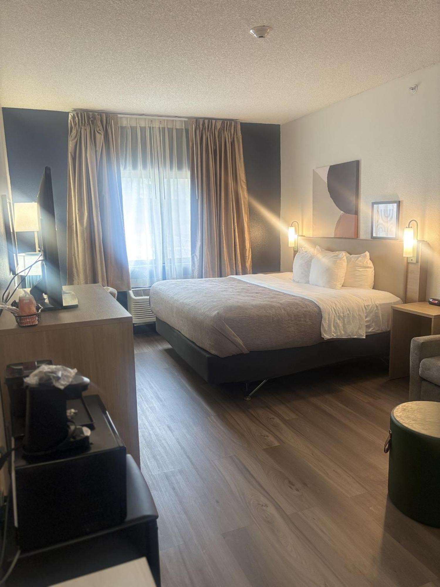 Quality Inn & Suites Lakewood - Denver Southwest Bagian luar foto