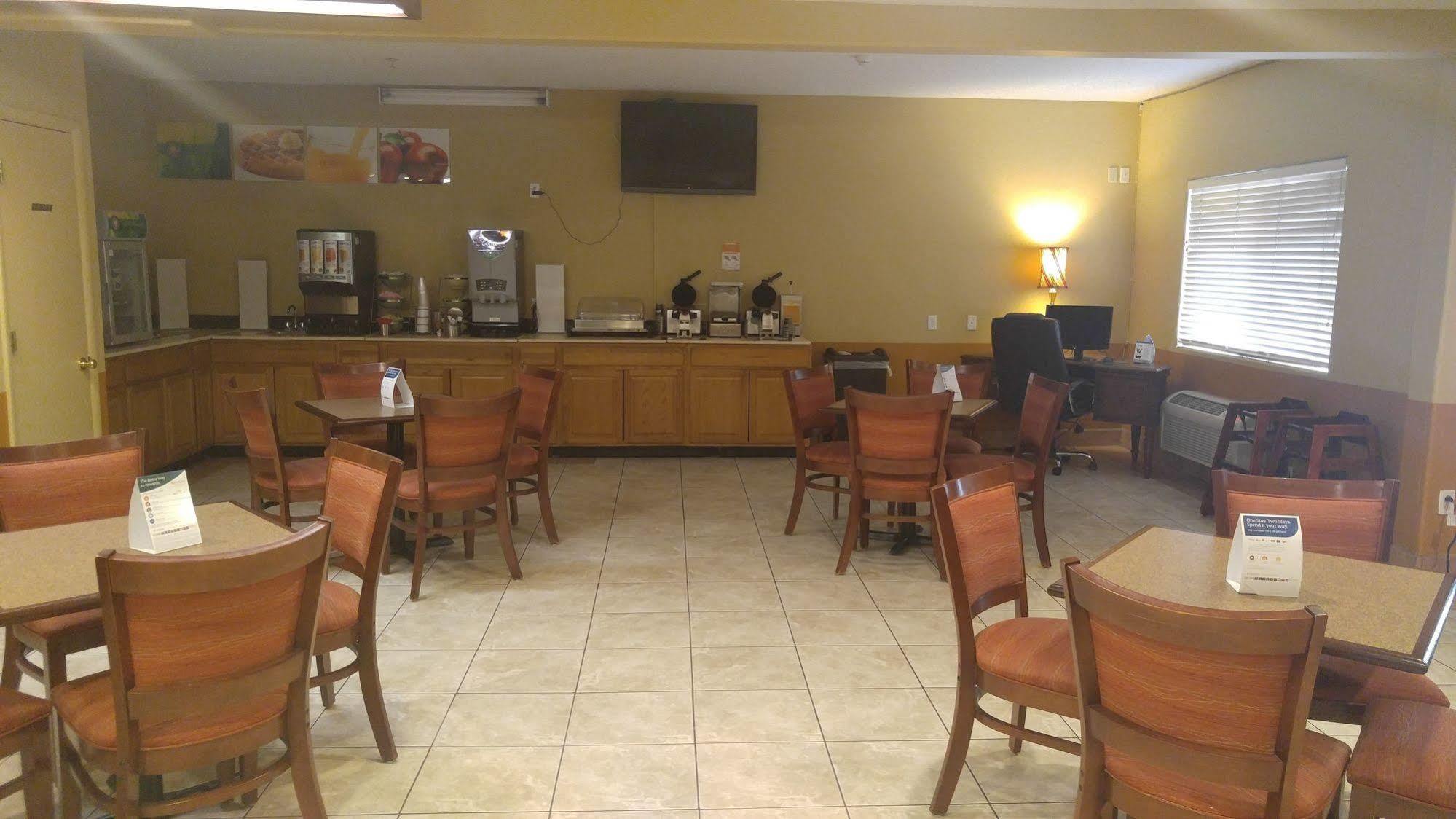 Quality Inn & Suites Lakewood - Denver Southwest Bagian luar foto
