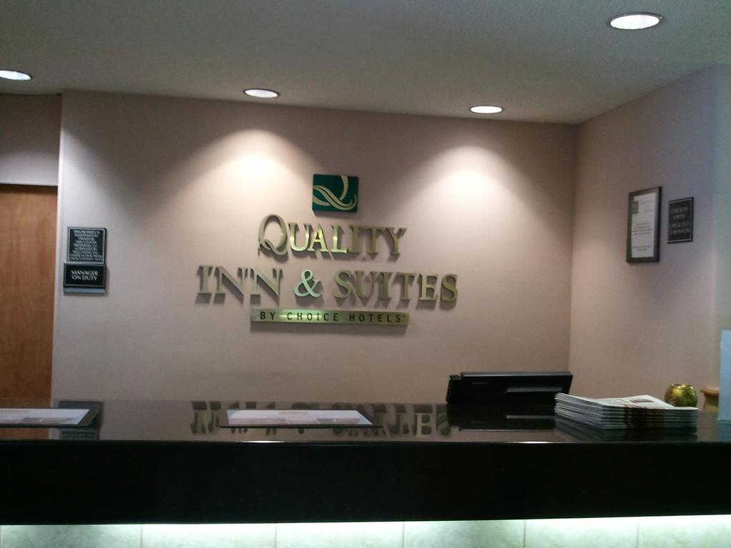 Quality Inn & Suites Lakewood - Denver Southwest Bagian luar foto